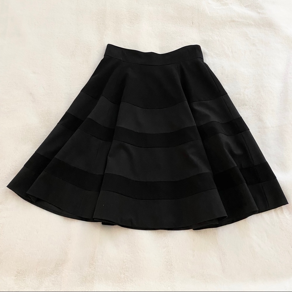 Black flowing suit skirt Amanda and Chelsea size 2
